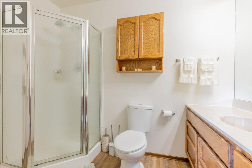 Single Family House Bi-level for Sale in  Iris Court SE Connaught Medicine Hat 