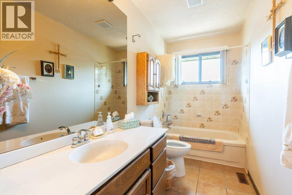 Single Family House Bi-level for Sale in  Iris Court SE Connaught Medicine Hat 