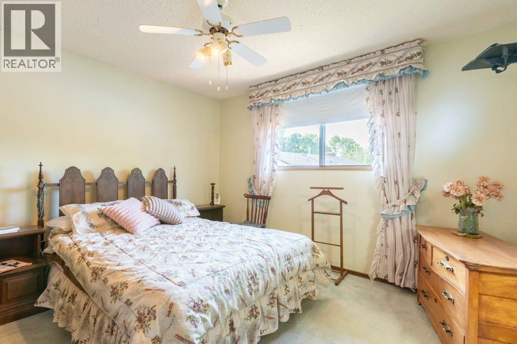 Single Family House Bi-level for Sale in  Iris Court SE Connaught Medicine Hat 