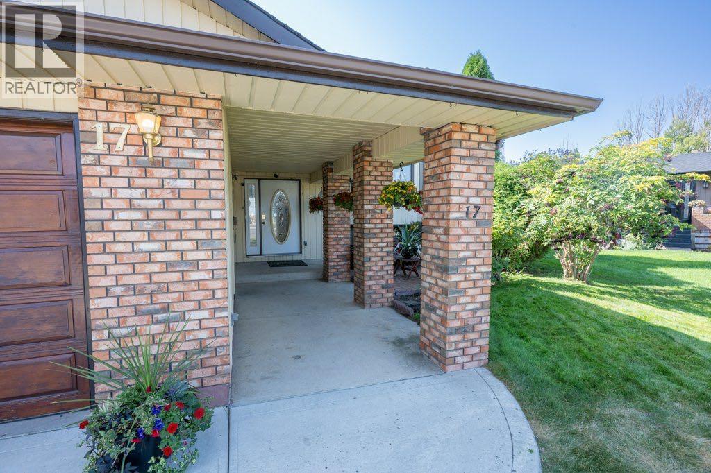 Single Family House Bi-level for Sale in  Iris Court SE Connaught Medicine Hat 