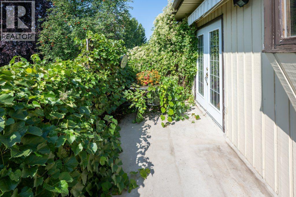 Single Family House Bi-level for Sale in  Iris Court SE Connaught Medicine Hat 