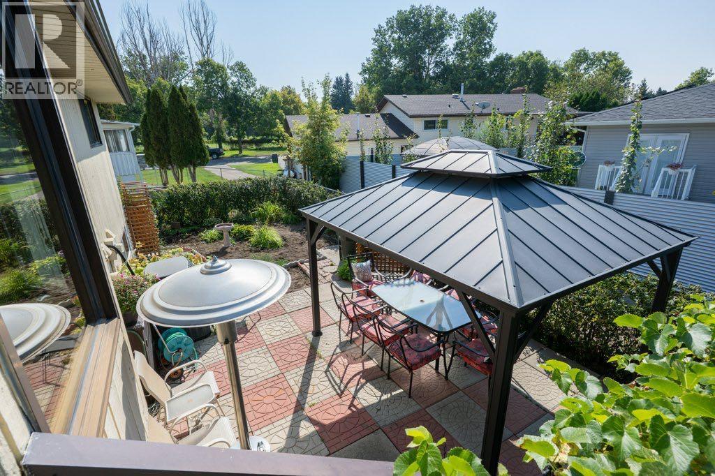 Single Family House Bi-level for Sale in  Iris Court SE Connaught Medicine Hat 