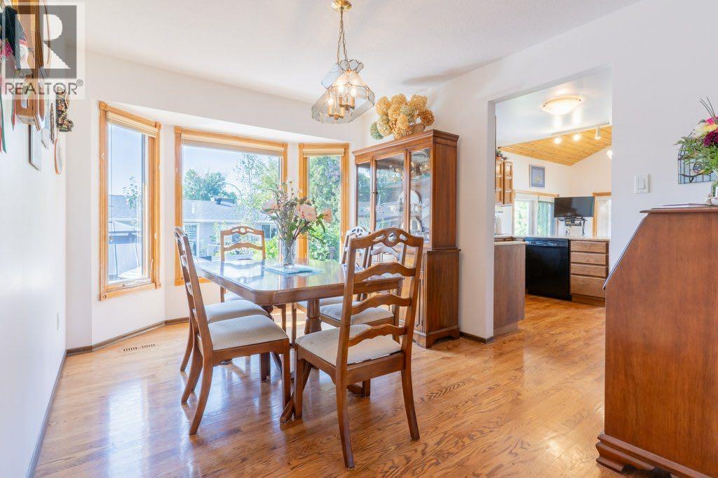 Single Family House Bi-level for Sale in  Iris Court SE Connaught Medicine Hat 