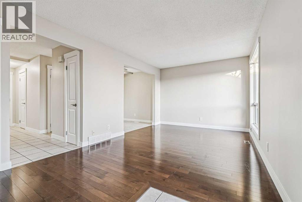 Single Family House for Sale in   Pensacola Crescent SE Penbrooke Meadows Calgary 