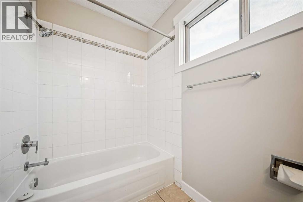 Single Family House for Sale in   Pensacola Crescent SE Penbrooke Meadows Calgary 