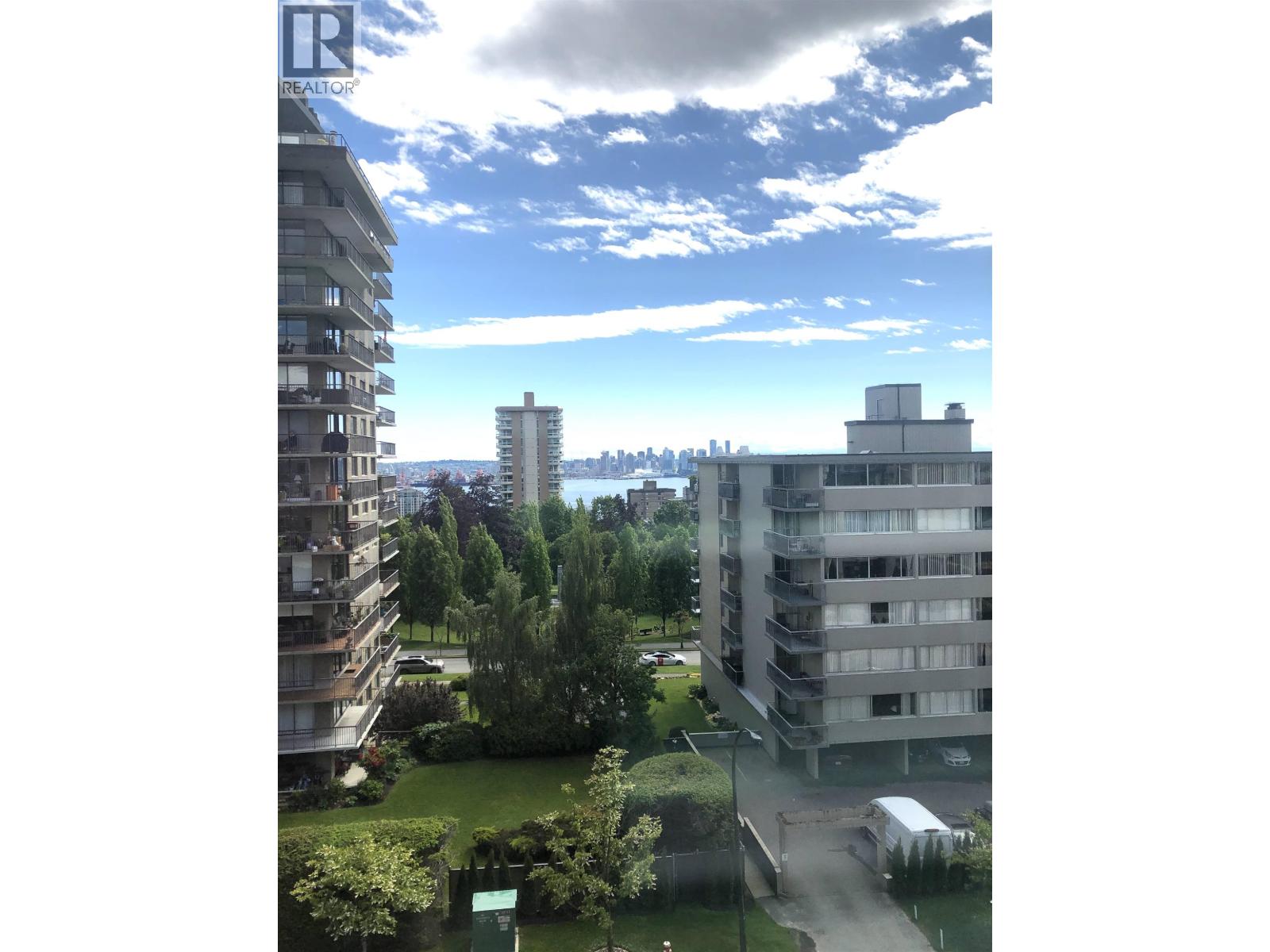 403 108 E 8TH STREET, North Vancouver