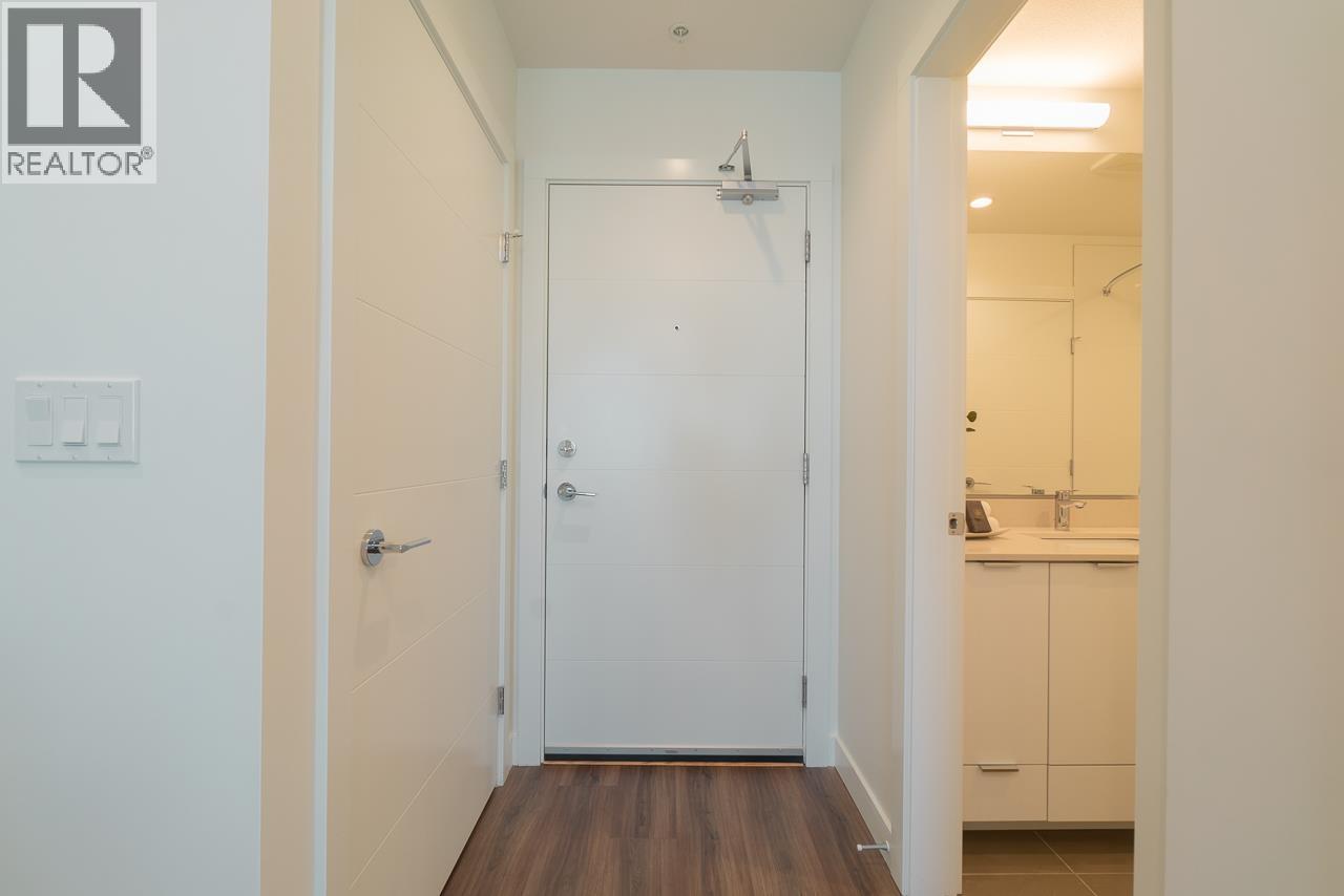 403 108 E 8TH STREET, North Vancouver