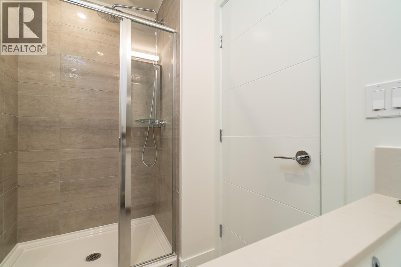 403 108 E 8TH STREET, North Vancouver