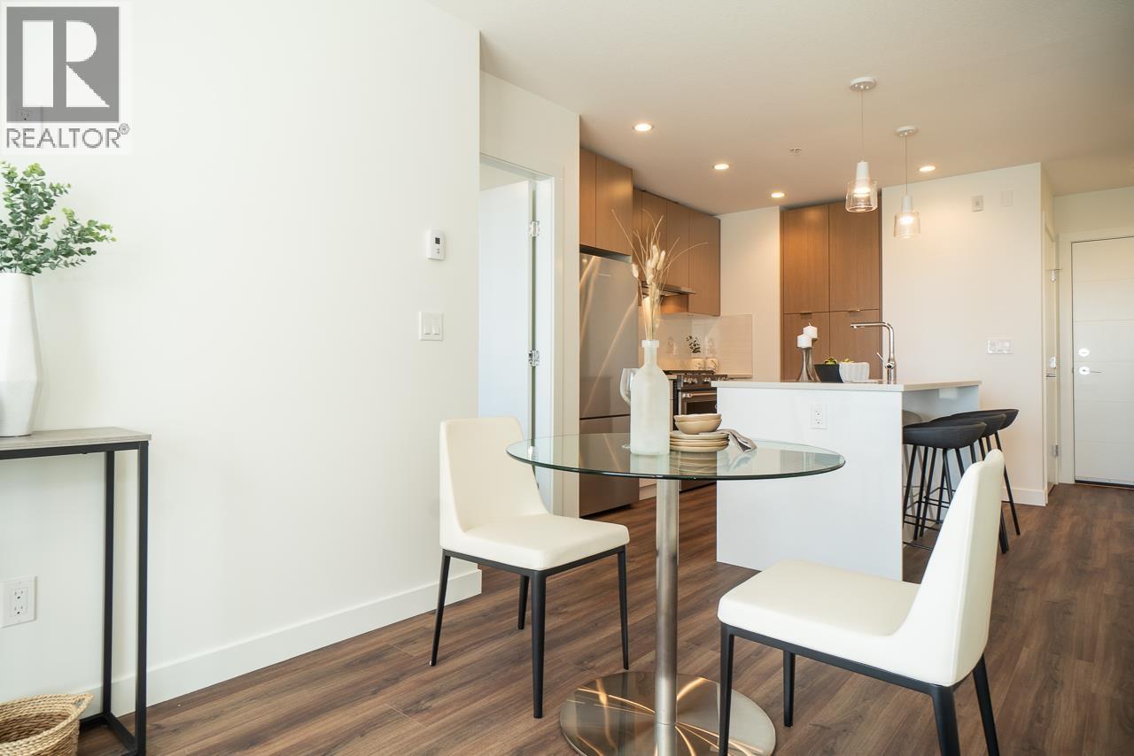 403 108 E 8TH STREET, North Vancouver