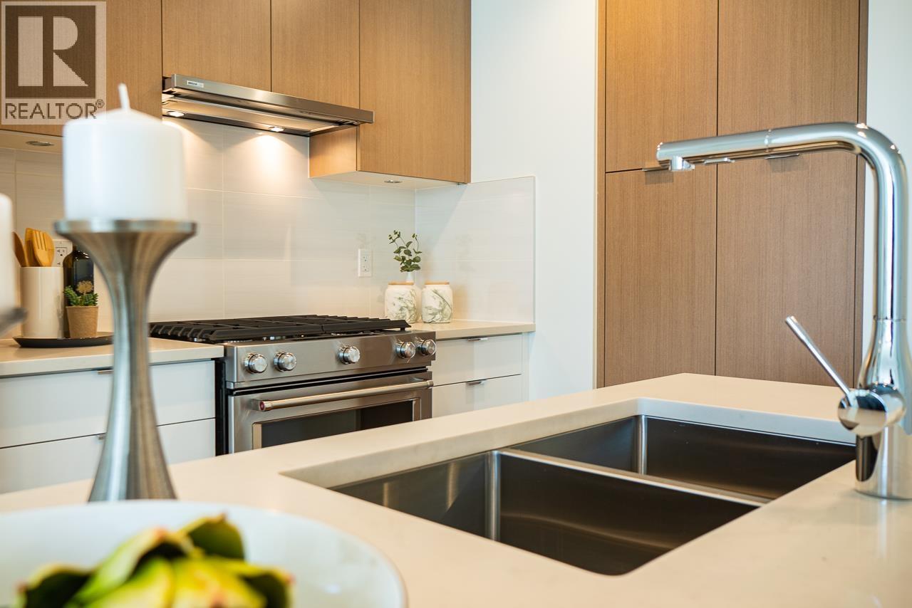 403 108 E 8TH STREET, North Vancouver