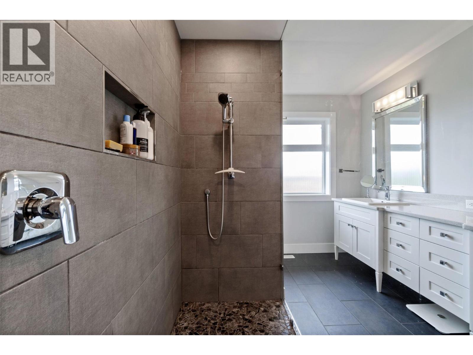 1351 15 Avenue SE, Salmon Arm