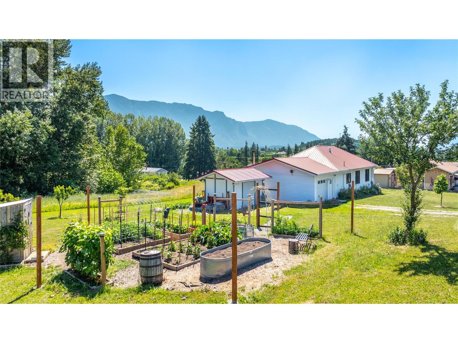 216 27TH Avenue, Creston