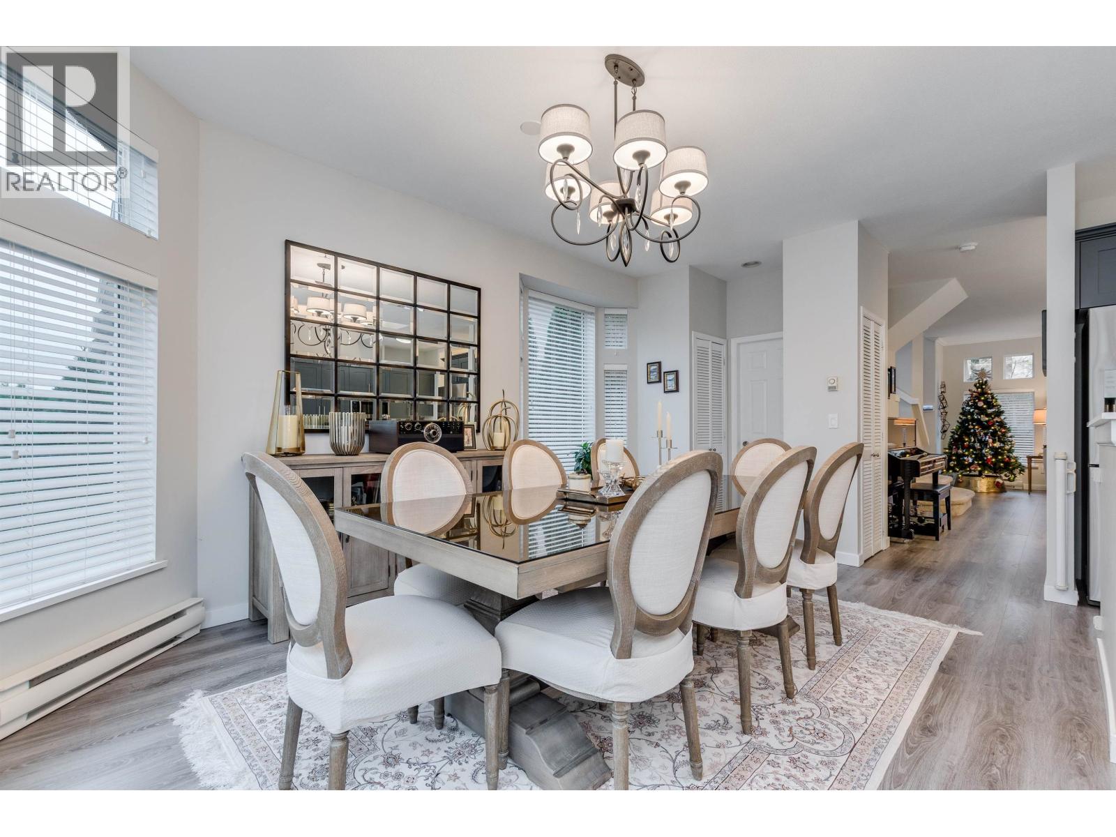 4 233 E 6TH STREET, North Vancouver