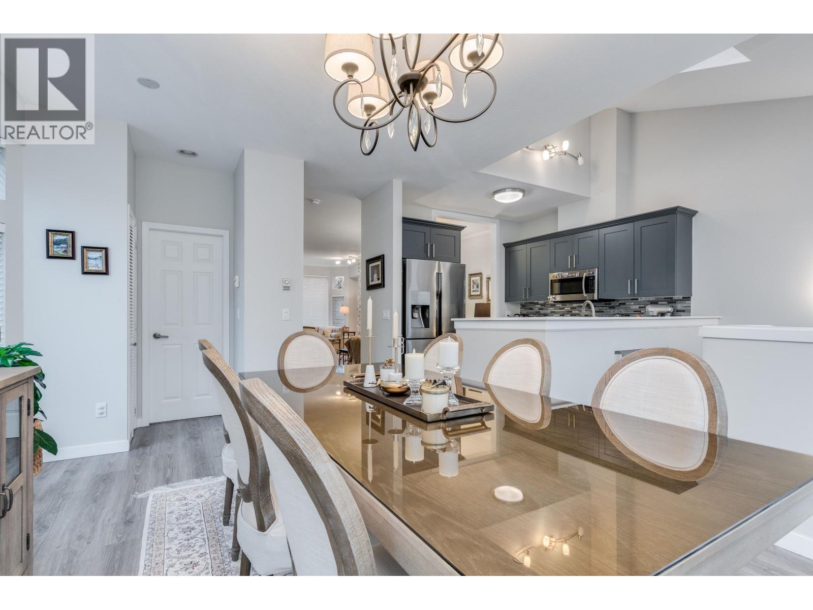 4 233 E 6TH STREET, North Vancouver