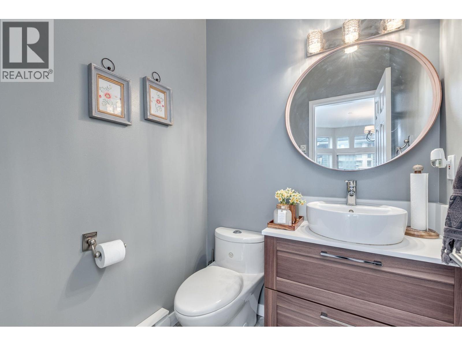 4 233 E 6TH STREET, North Vancouver