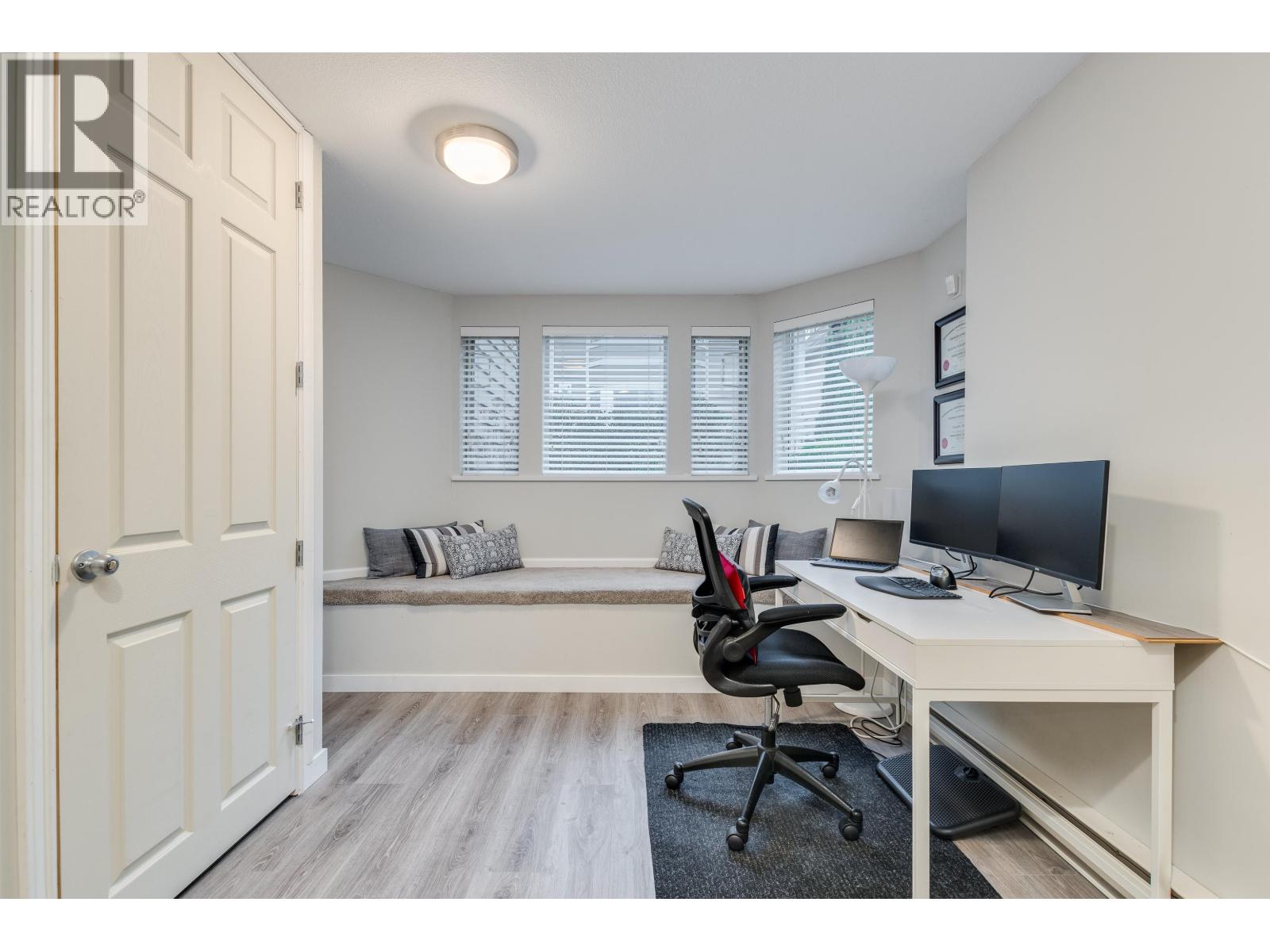 4 233 E 6TH STREET, North Vancouver