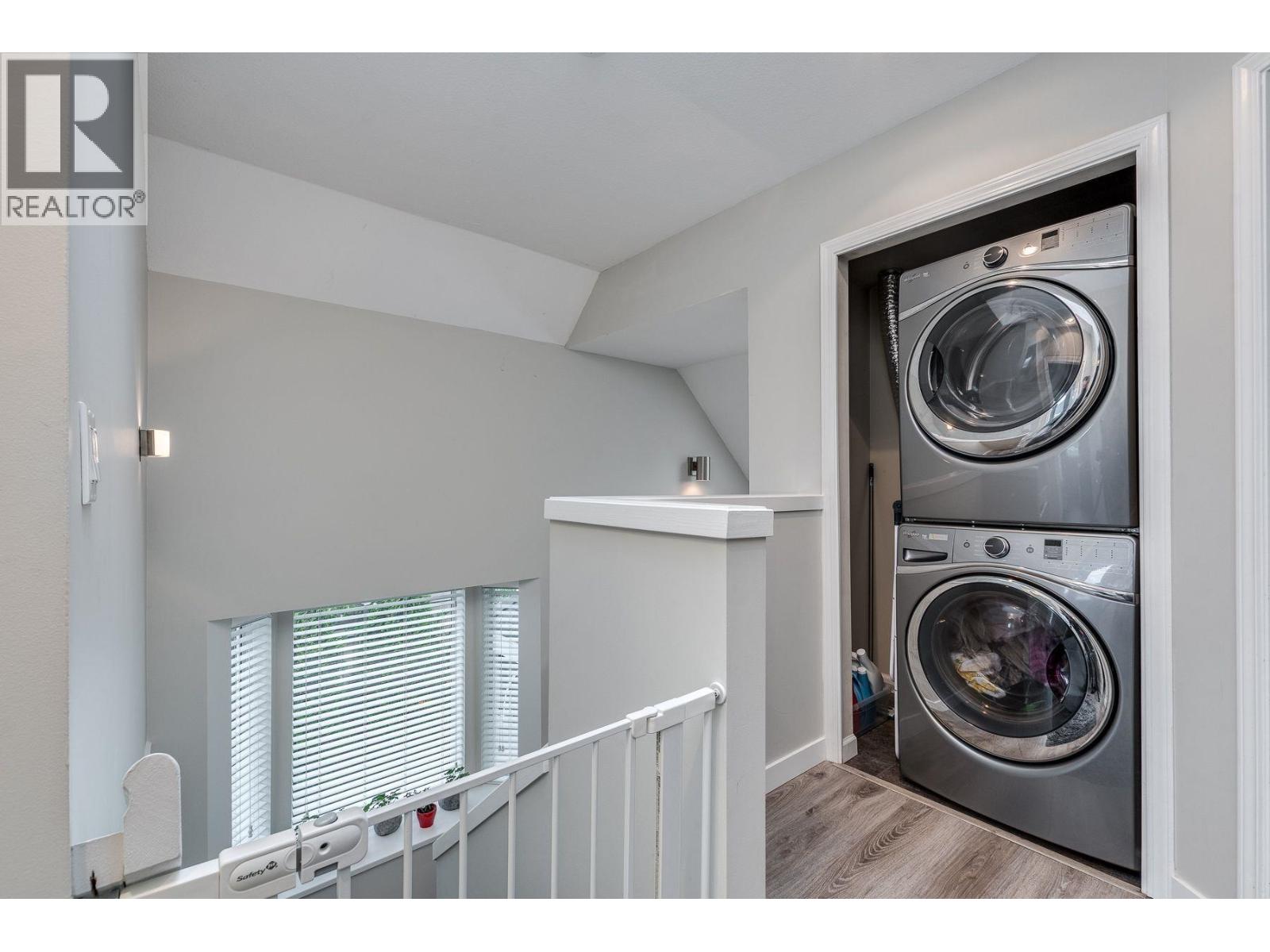 4 233 E 6TH STREET, North Vancouver