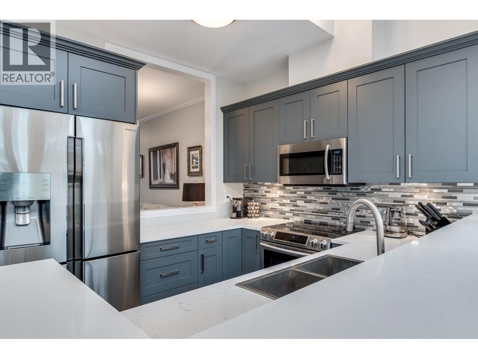 4 233 E 6TH STREET, North Vancouver