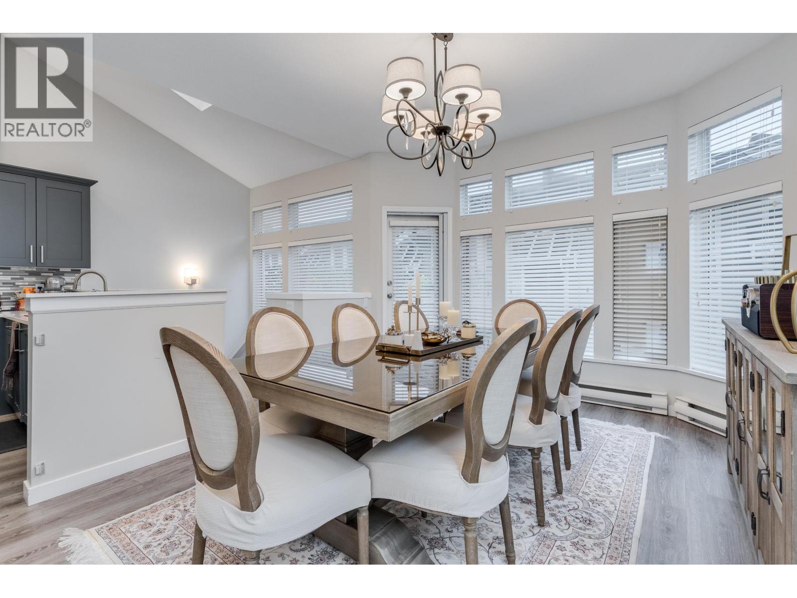 4 233 E 6TH STREET, North Vancouver