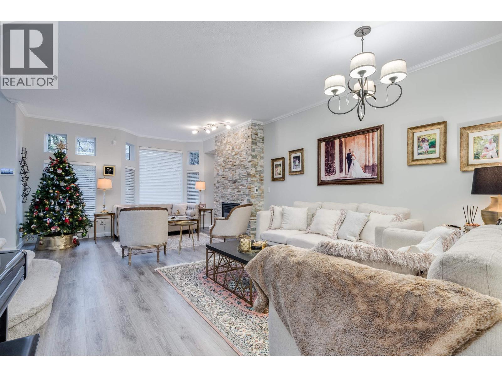 4 233 E 6TH STREET, North Vancouver