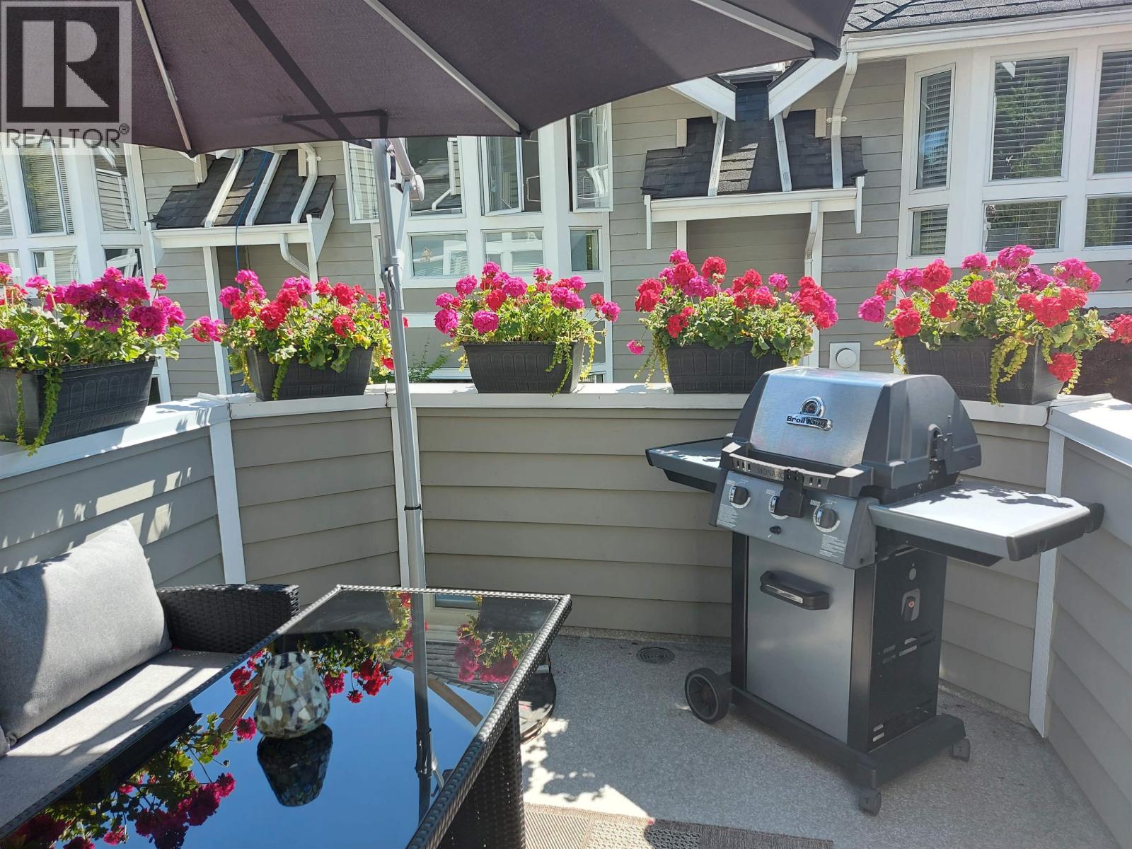 4 233 E 6TH STREET, North Vancouver