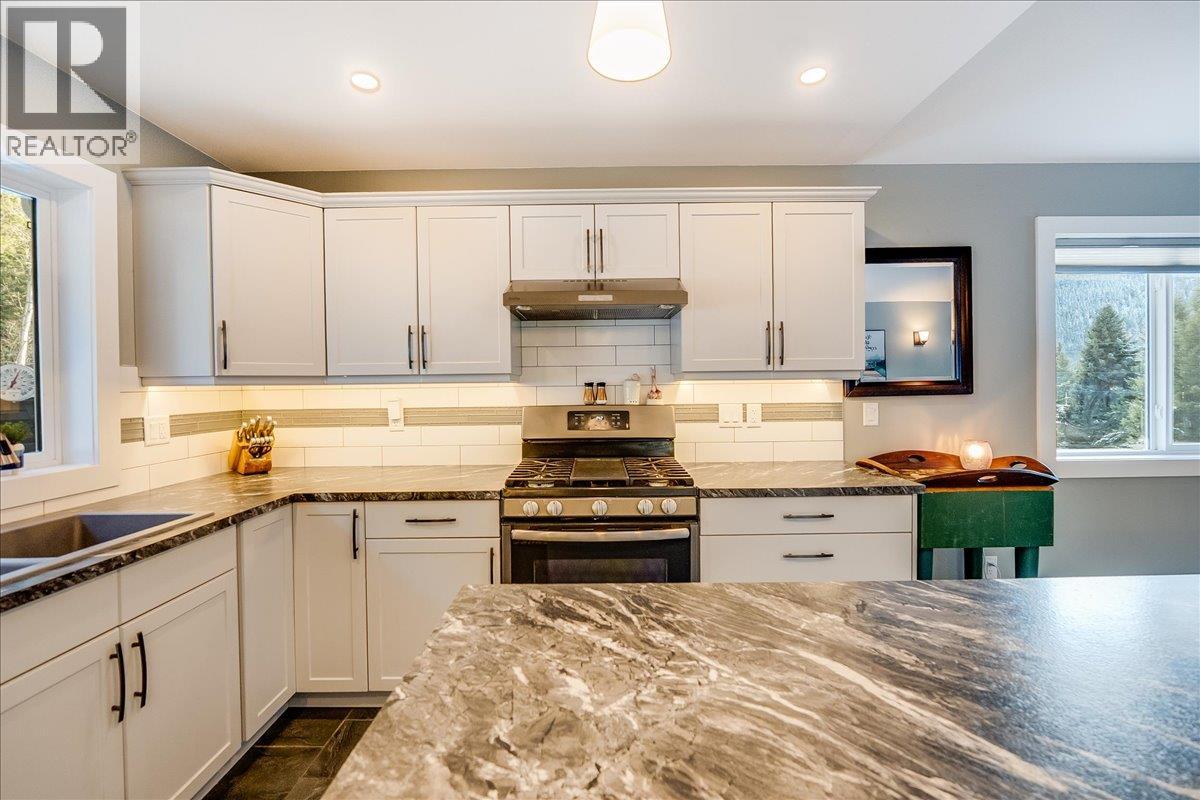 1953 SANDY Road, Castlegar