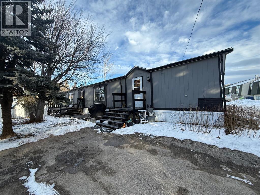 #414, 700 CARMICHAEL Lane - Photo 2 of 19, Hinton, Alberta