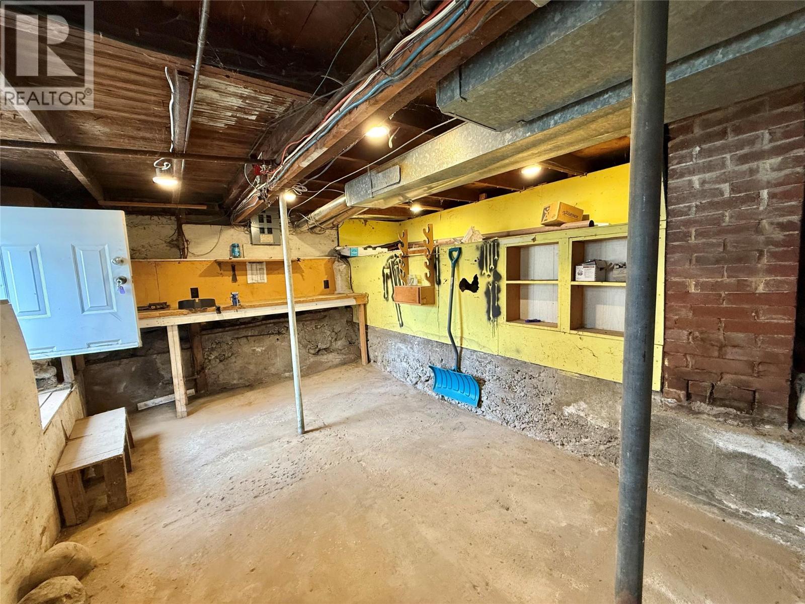 1442 Tamarac Avenue, Trail