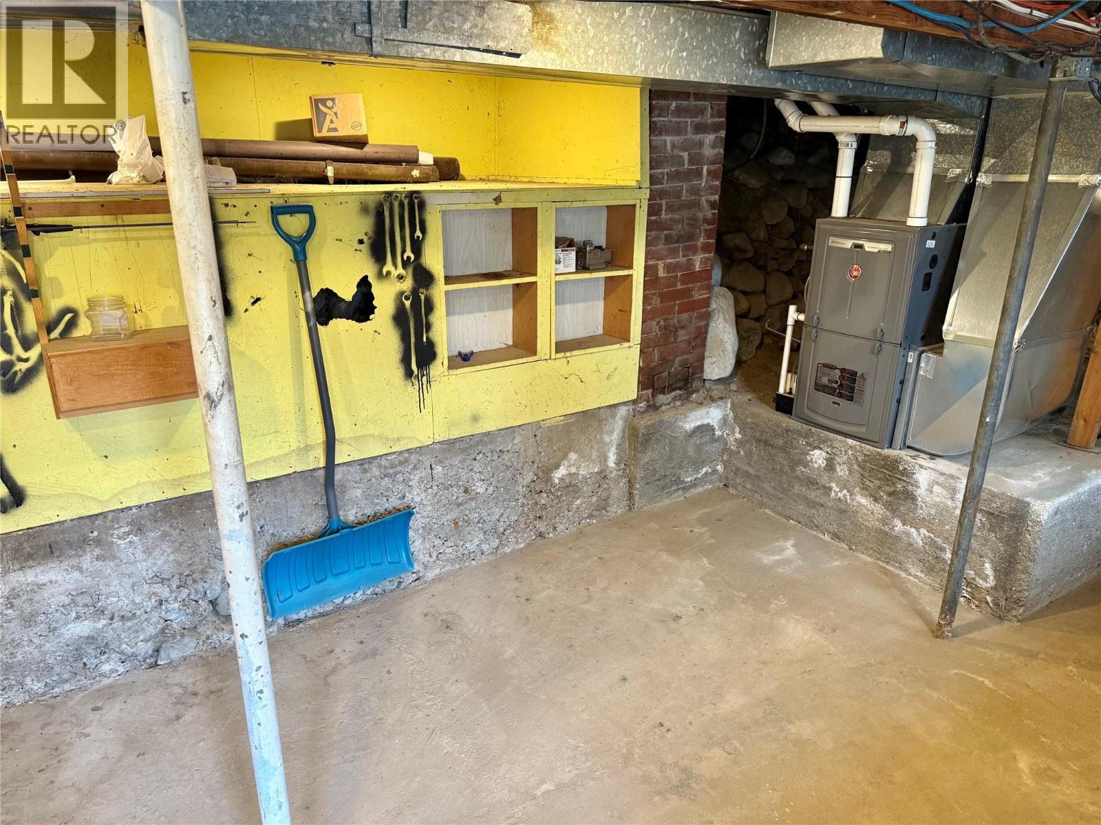 1442 Tamarac Avenue, Trail