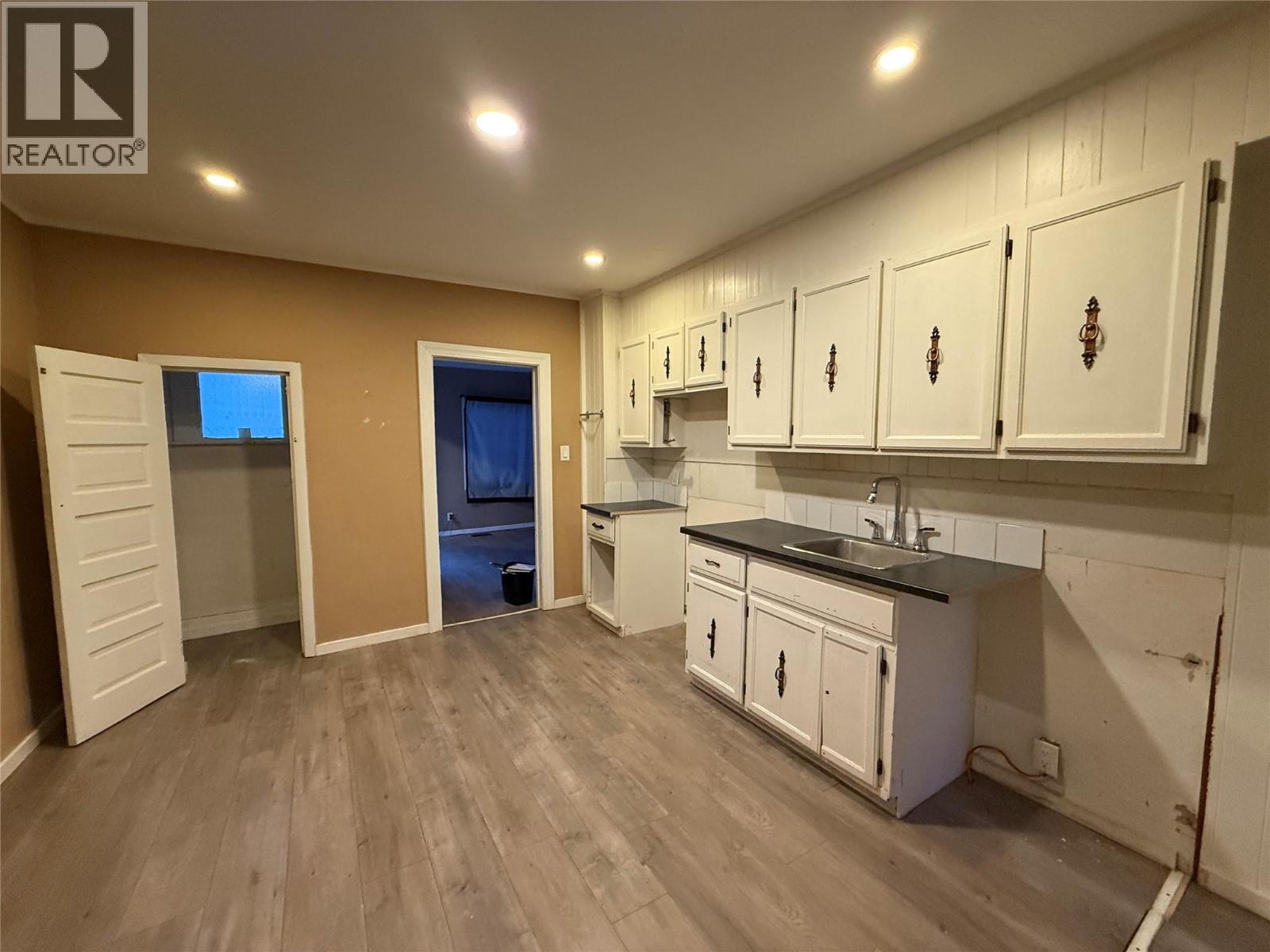 1442 Tamarac Avenue, Trail