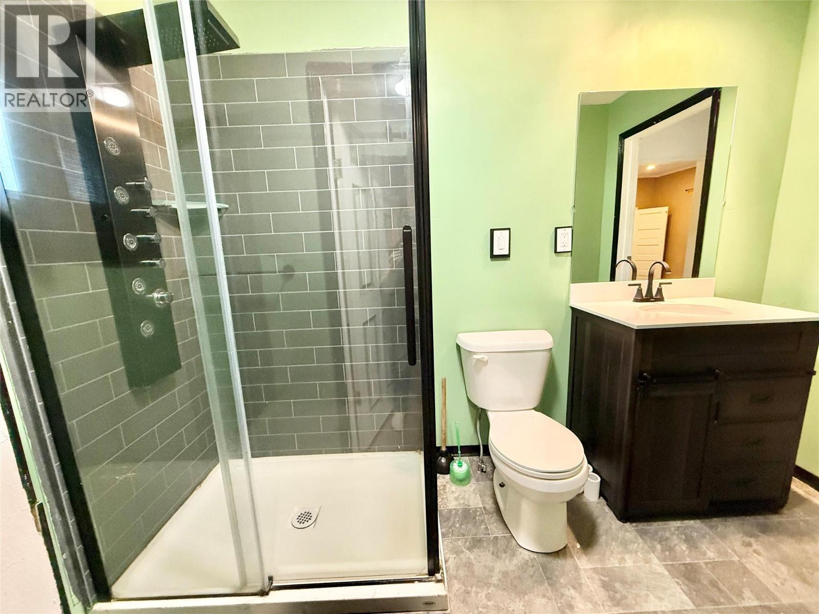 1442 Tamarac Avenue, Trail