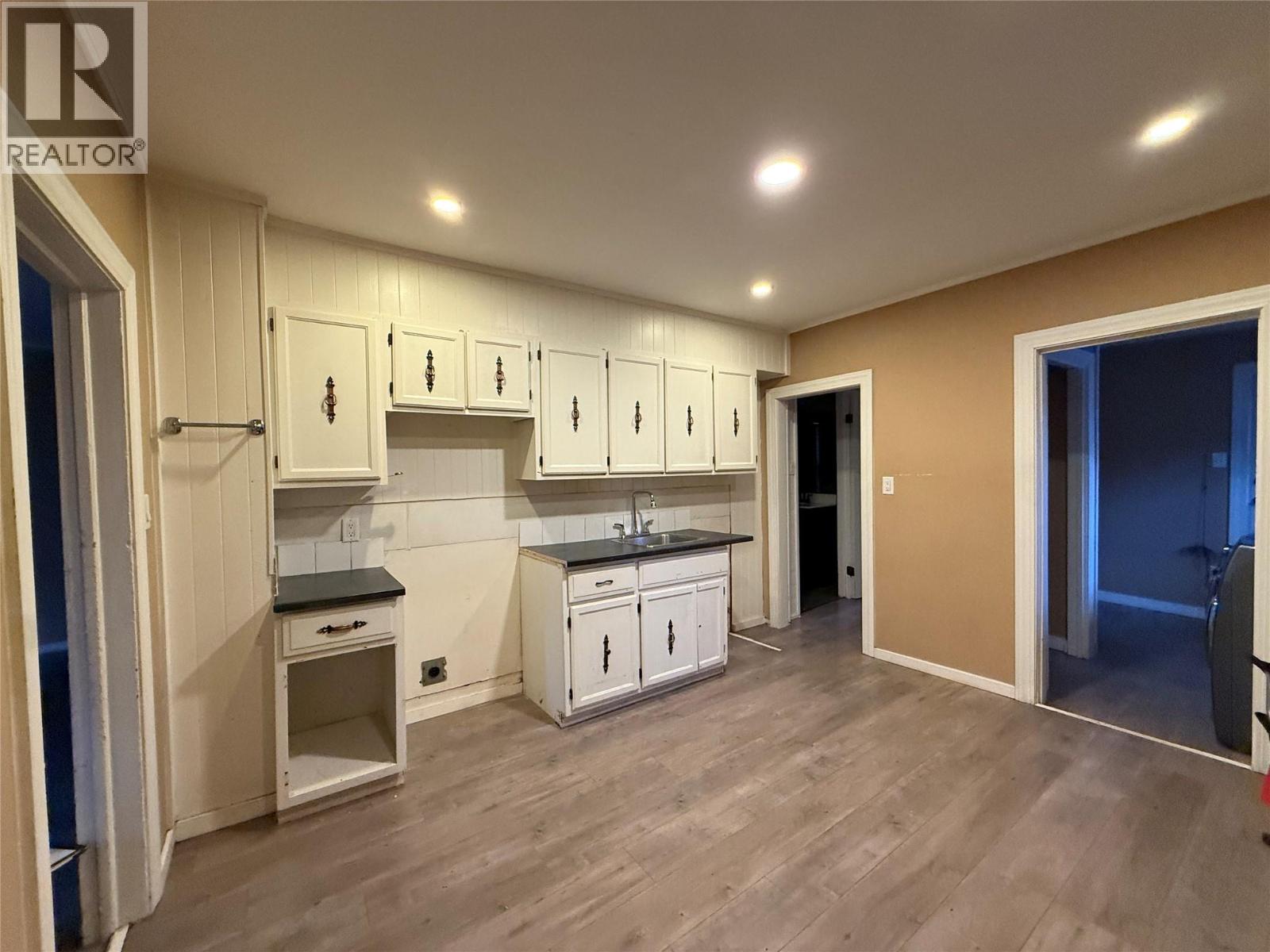 1442 Tamarac Avenue, Trail