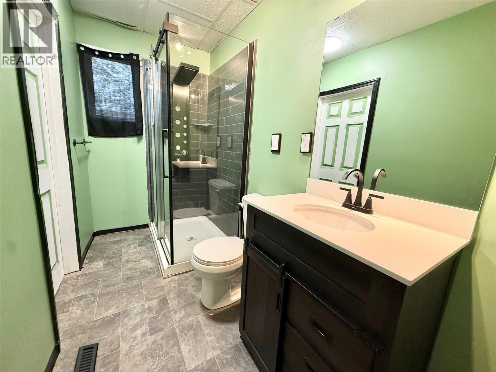 1442 Tamarac Avenue, Trail