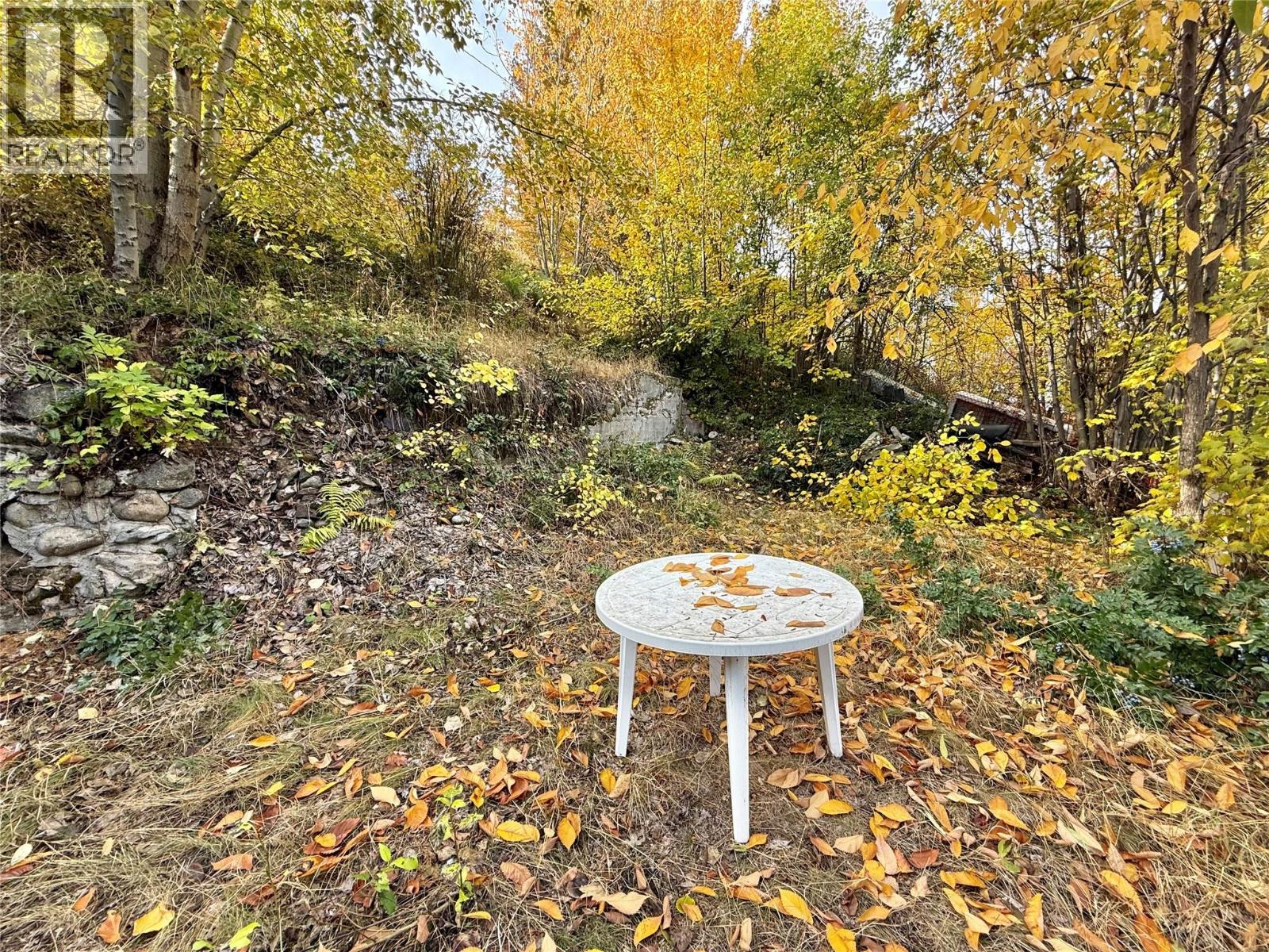 1442 Tamarac Avenue, Trail