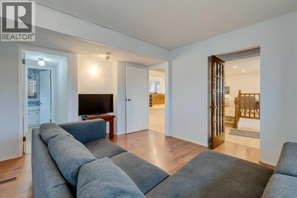 Single Family House for Sale in  Lake Ontario Drive SE Lake Bonavista Calgary 