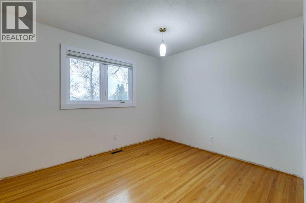 Single Family House for Sale in  Lake Ontario Drive SE Lake Bonavista Calgary 