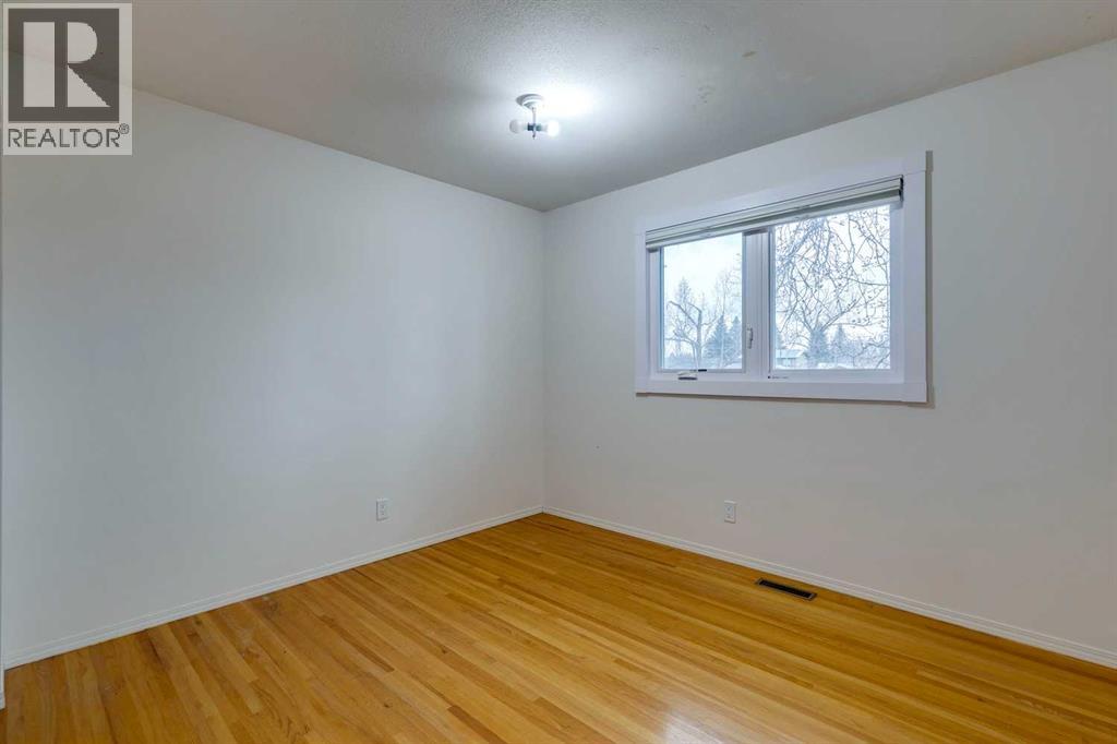 Single Family House for Sale in  Lake Ontario Drive SE Lake Bonavista Calgary 