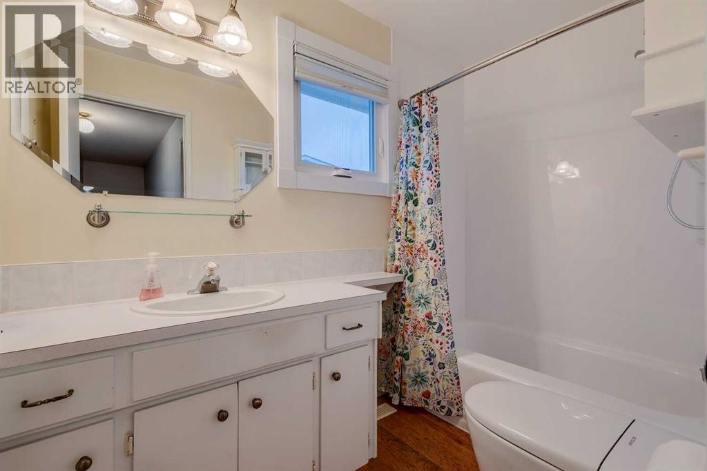 Single Family House for Sale in  Lake Ontario Drive SE Lake Bonavista Calgary 