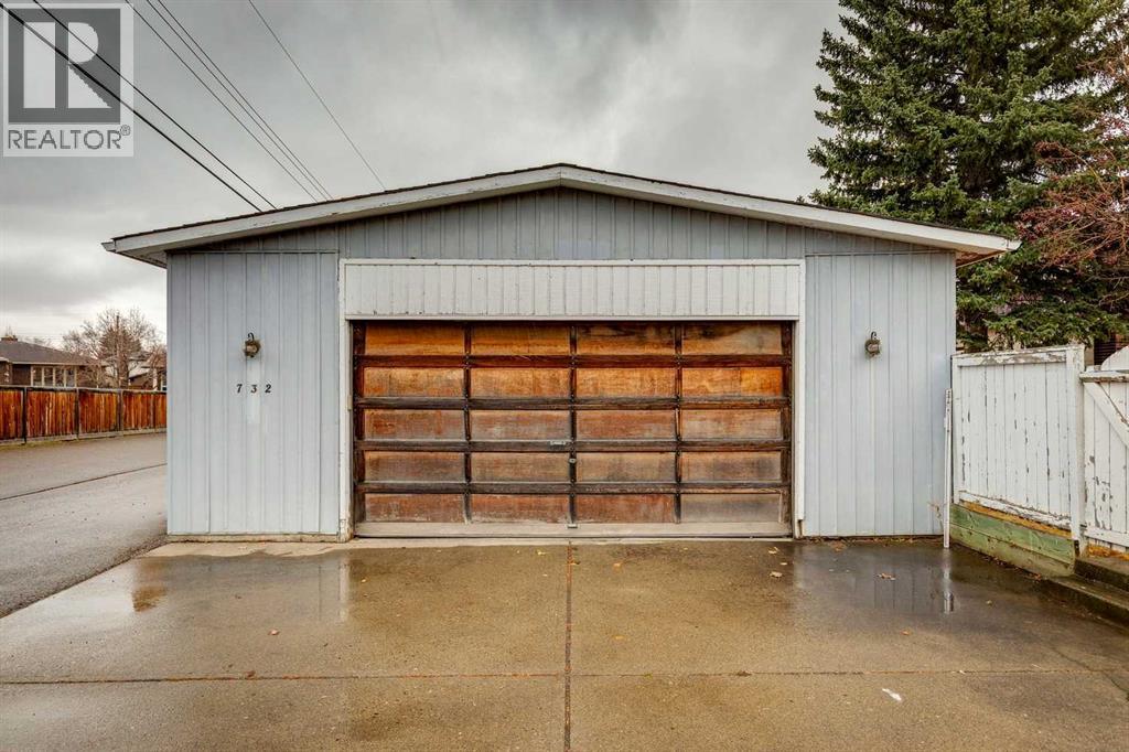 Single Family House for Sale in  Lake Ontario Drive SE Lake Bonavista Calgary 