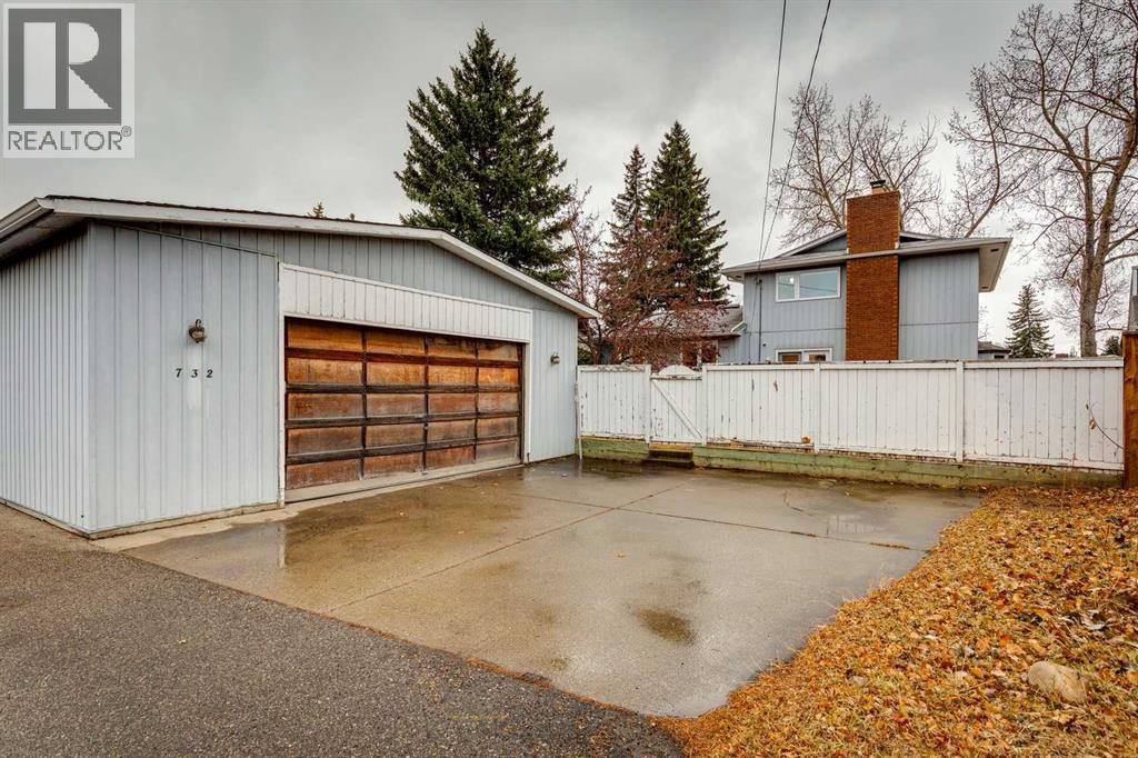 Single Family House for Sale in  Lake Ontario Drive SE Lake Bonavista Calgary 