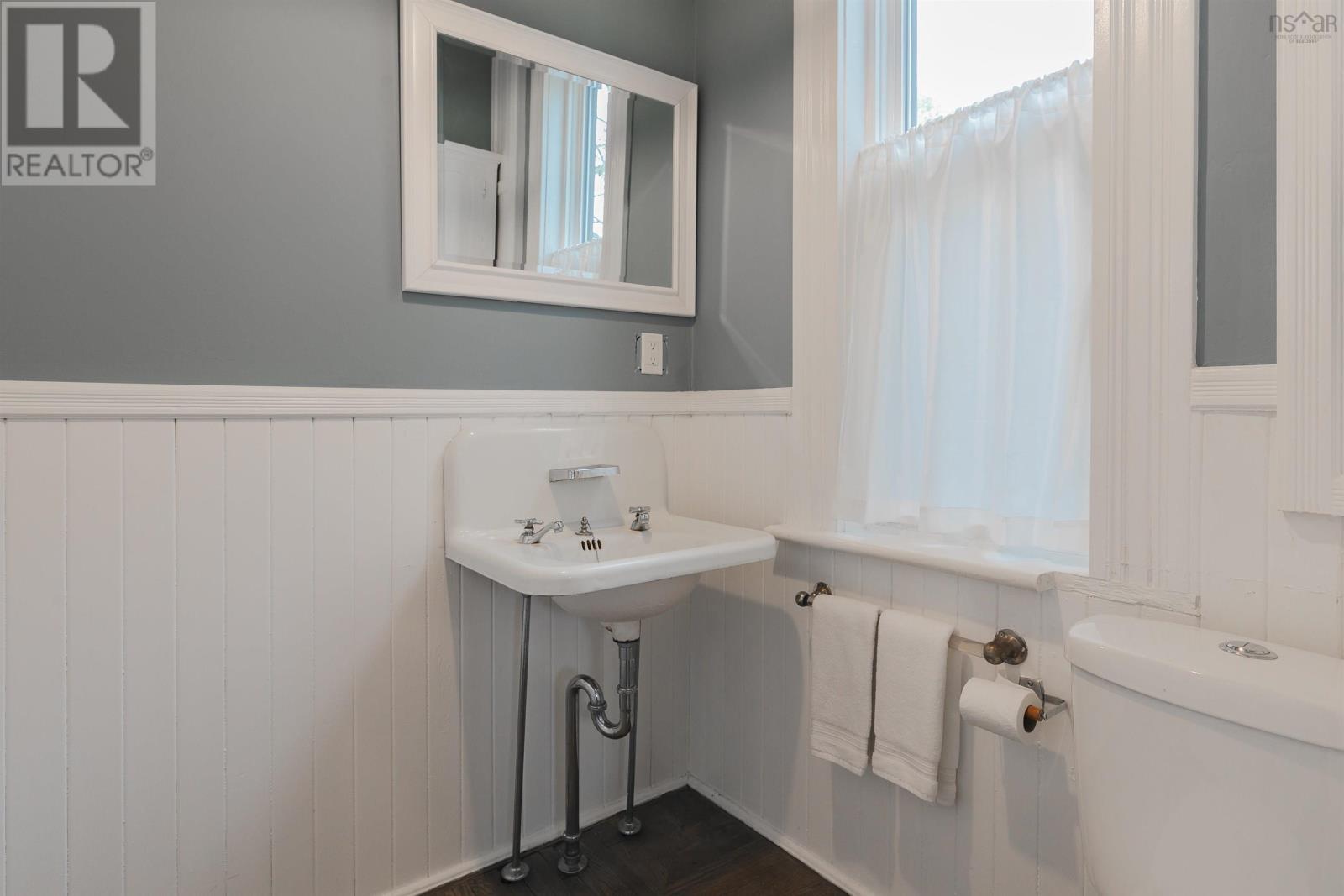 Property 28 of 50 of 202 Washington Street