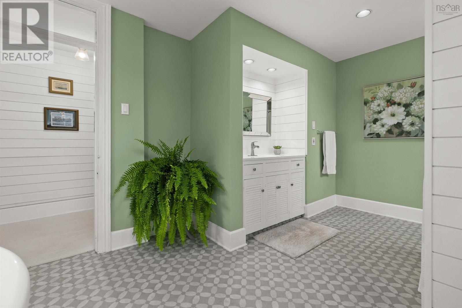 Property 35 of 50 of 202 Washington Street