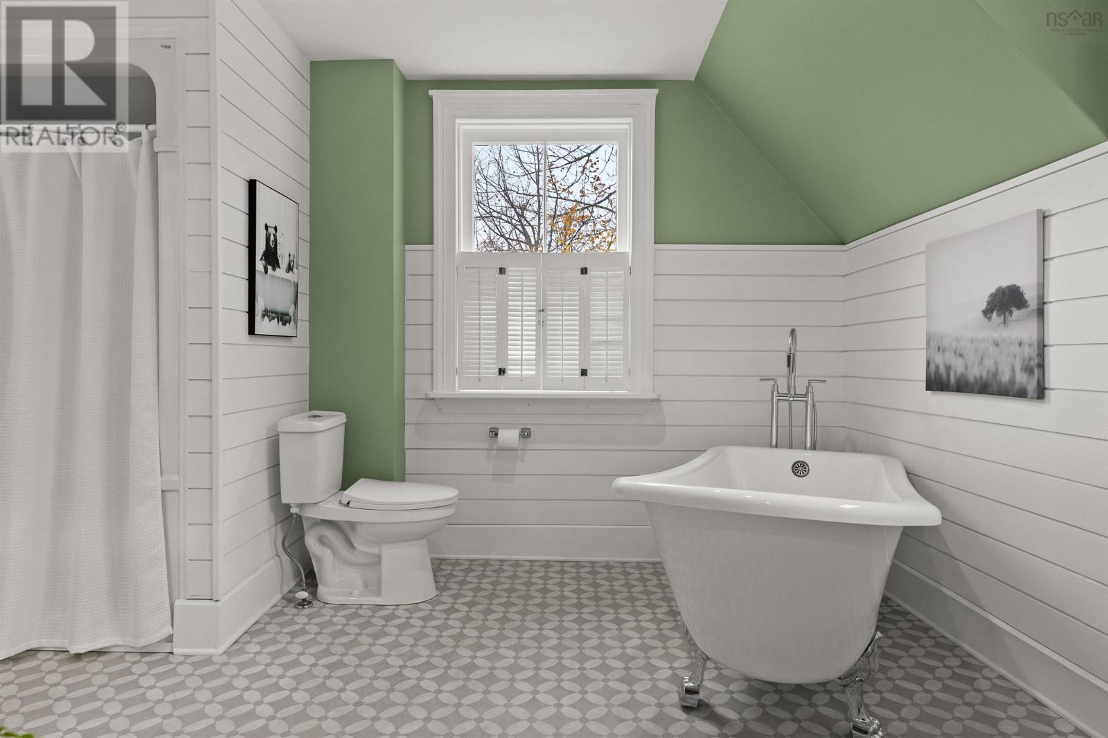 Property 33 of 50 of 202 Washington Street