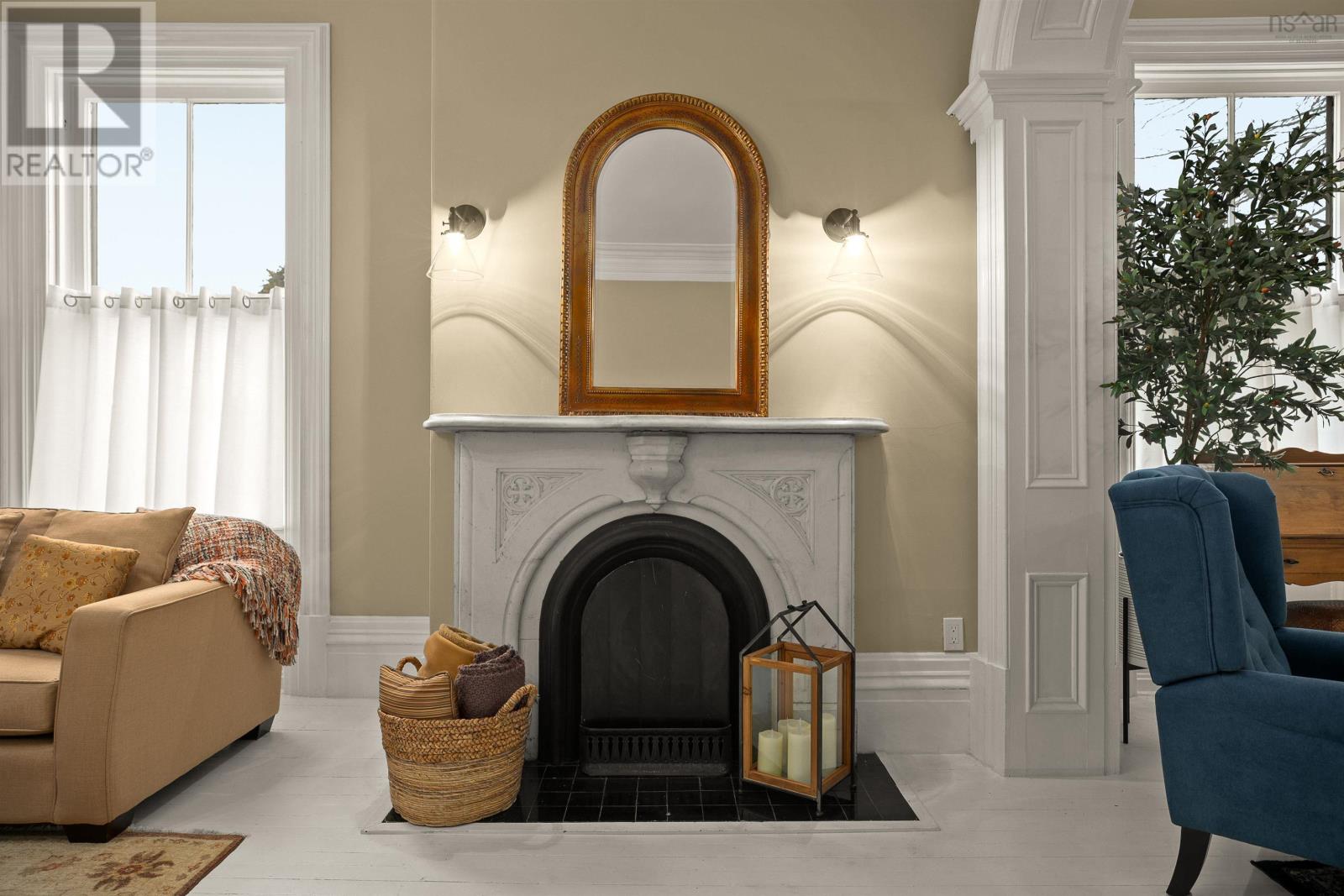 Property 8 of 50 of 202 Washington Street