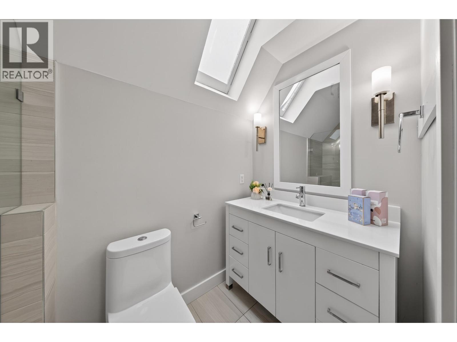 2562 FUCHSIA PLACE, Coquitlam