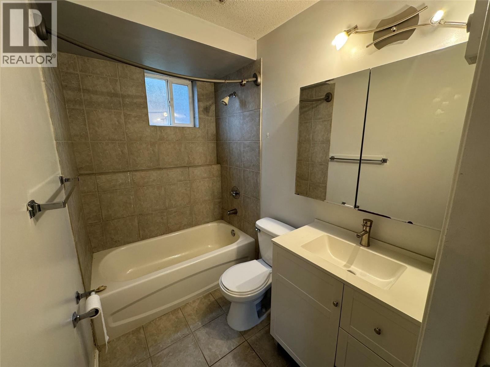  1025 Laurier Avenue, Kelowna