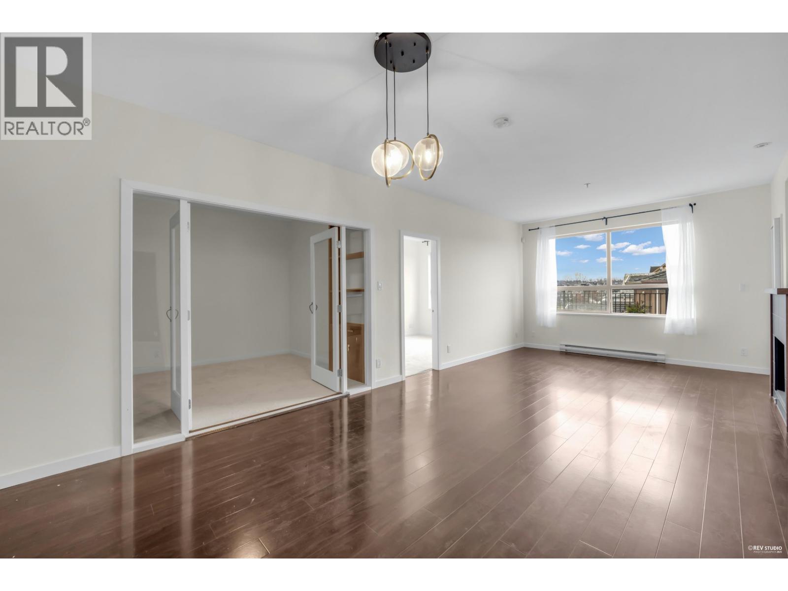 210 288 HAMPTON STREET, New Westminster