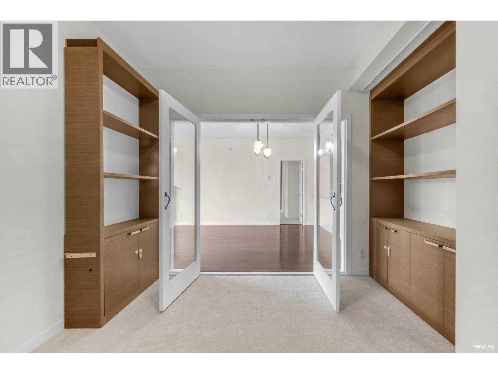 210 288 HAMPTON STREET, New Westminster