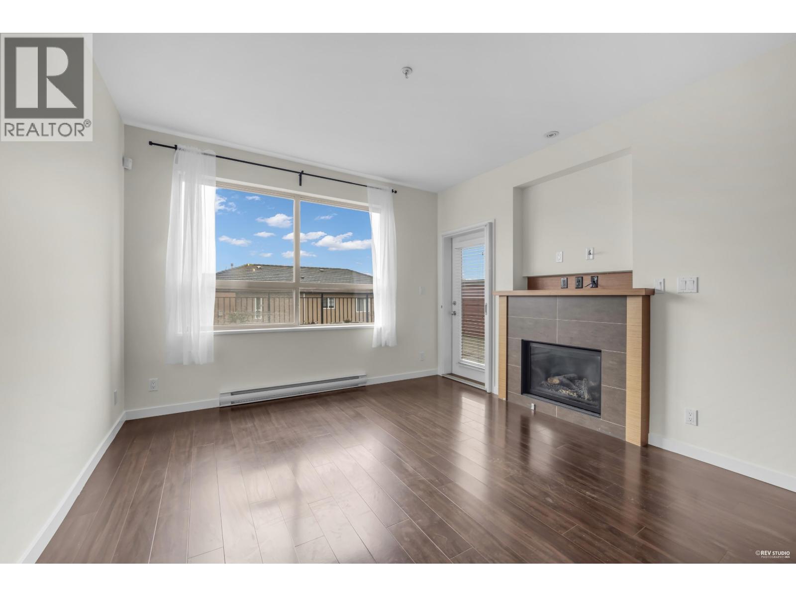 210 288 HAMPTON STREET, New Westminster