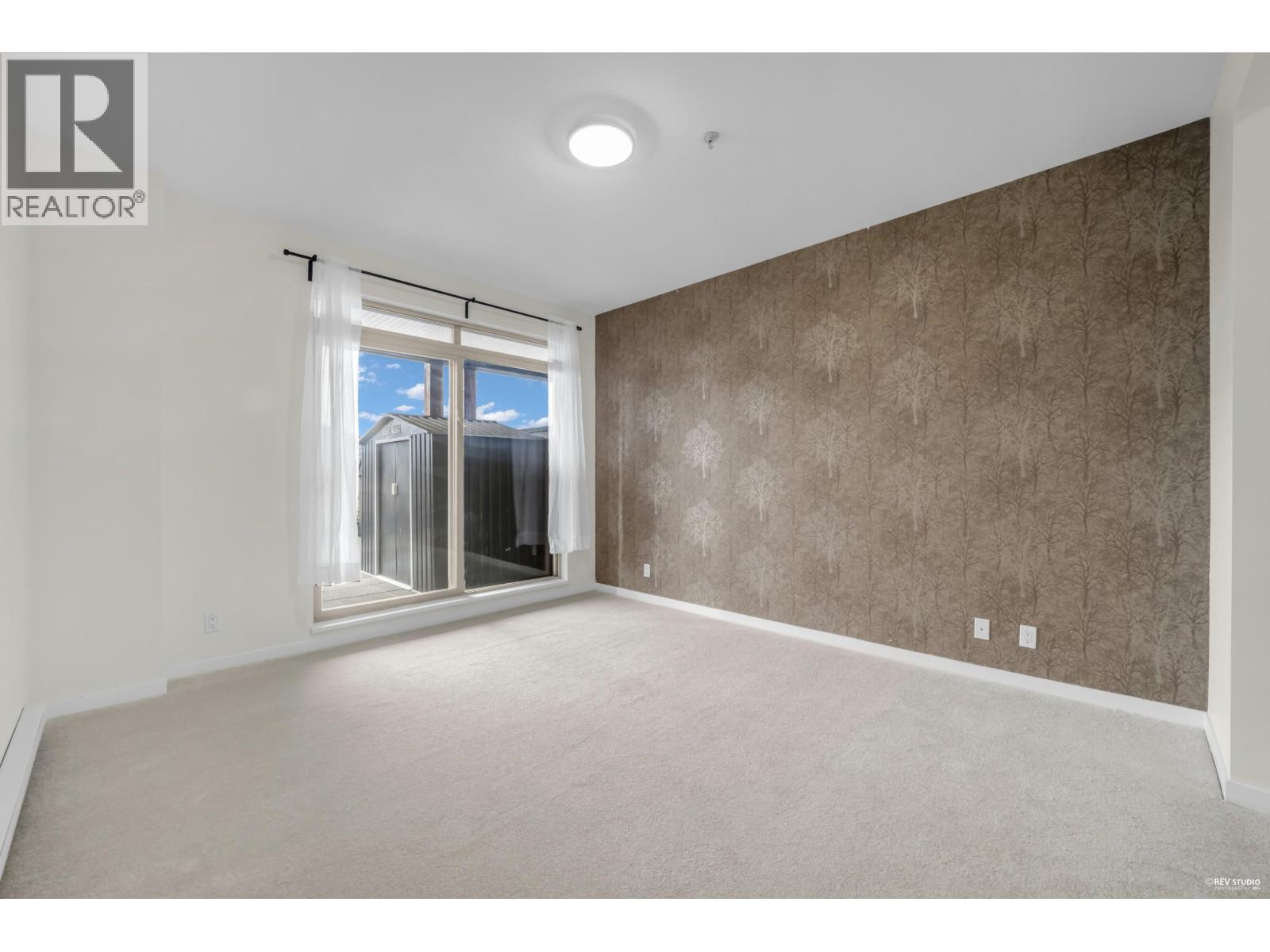 210 288 HAMPTON STREET, New Westminster